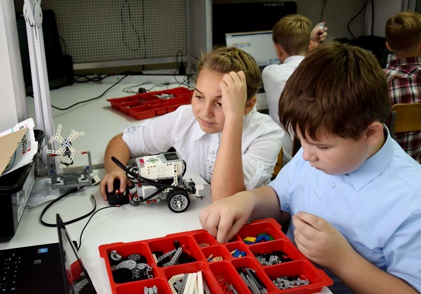 В дни осенних каникул в Барнауле будет работать модульная школа по робототехнике