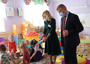 Замминистра просвещения Российской Федерации Андрей Николаев посетил школу №136 и детские сады №277 и 280
