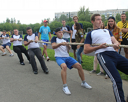 Участники городской студенческой стройки «Барнаул-2017» разыграли спортивные кубки