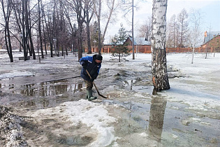 В Барнауле проводятся работы по недопущению подтопления общественных территорий 