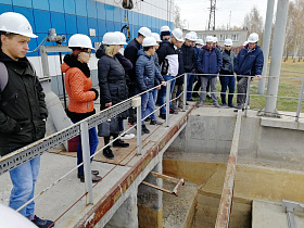 Студенты и школьники изучают работу Барнаульского водоканала во время экскурсий 