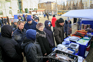 В Барнауле проходит первая в этом году продовольственная ярмарка