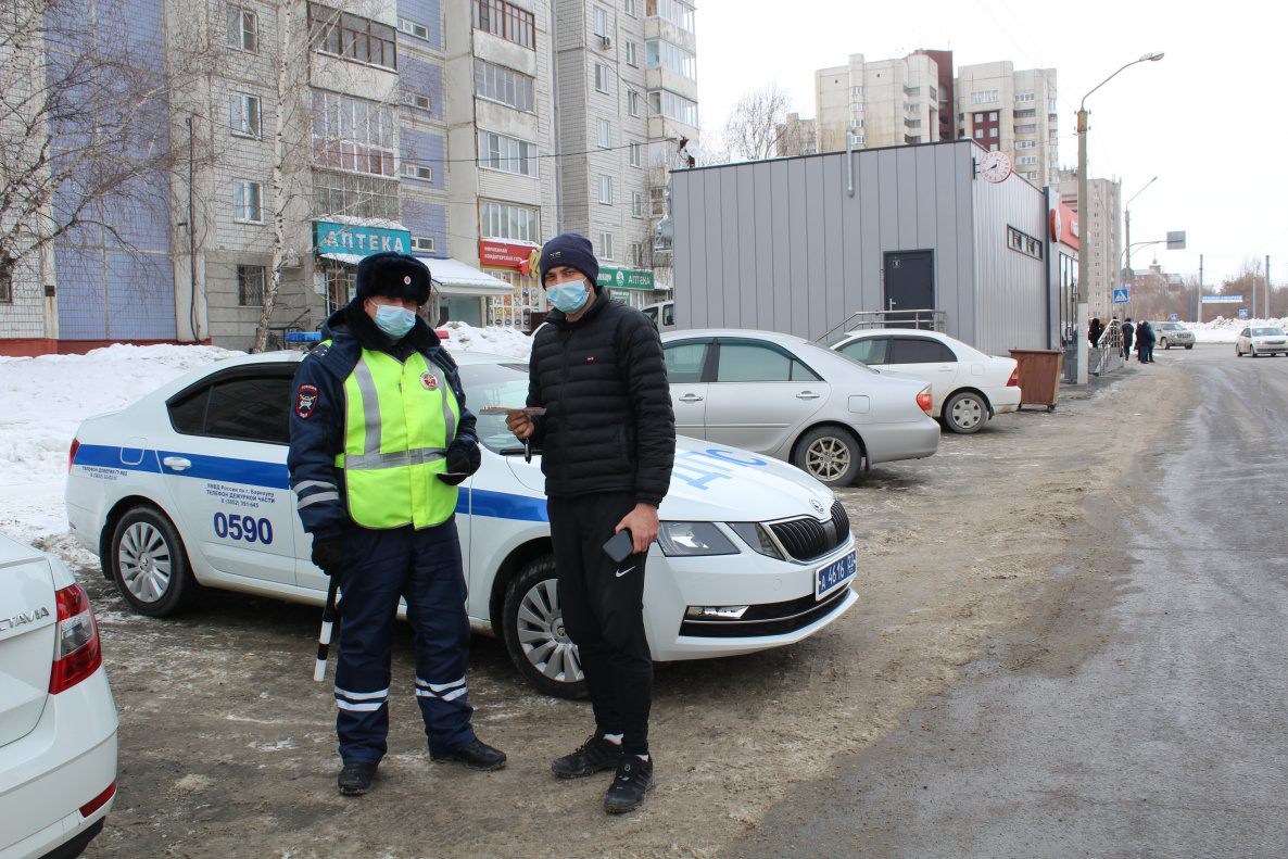 Сотрудники ГИБДД Барнаула напомнили горожанам правила дорожного движения  БАРНАУЛ :: Официальный сайт города