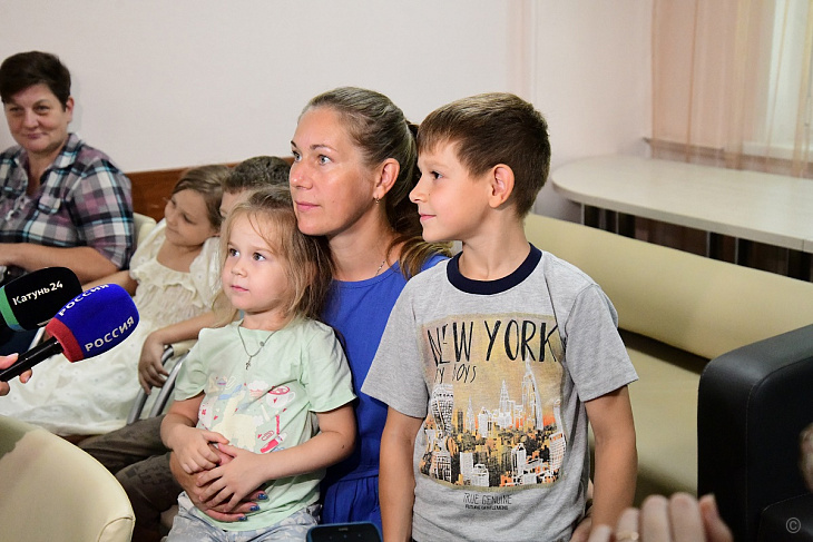 В Барнауле проходит ежегодная акция «Соберём детей в школу»
