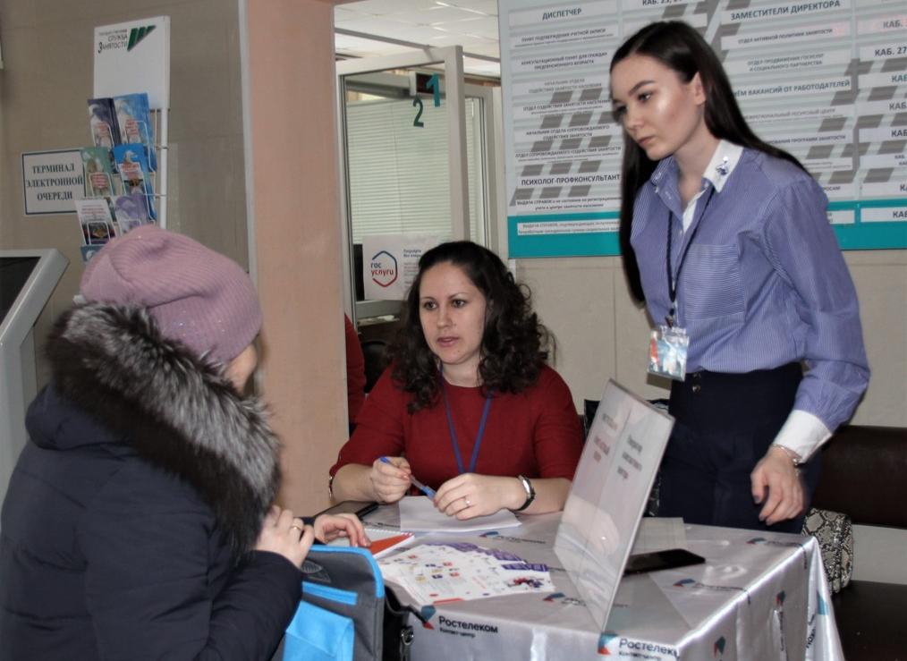 На мини-ярмарке вакансий в центре занятости населения г. Барнаула работодатели предложили горожанам широкий выбор свободных рабочих мест