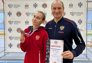 Анна Смирнова — бронзовый призер командного турнира сильнейших саблисток страны в Новосибирске