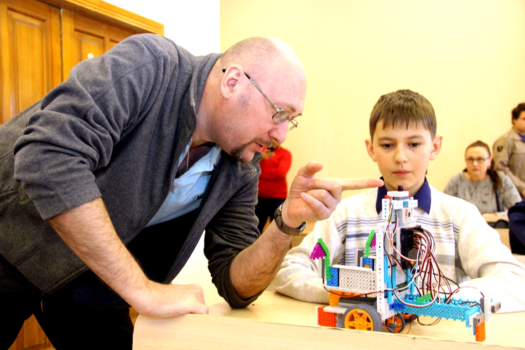 В Барнауле определили победителей краевого детско-юношеского конкурса по робототехнике и интеллектуальным системам