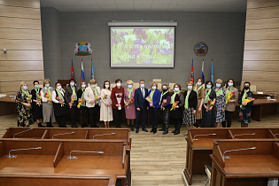 Вячеслав Франк поздравил городской Совет женщин с наступающим 8 марта