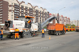 По нацпроекту в Барнауле приступили к ремонту улицы Малахова