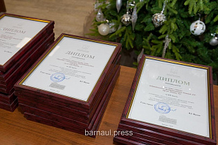 В Барнауле наградили предприятия за лучшее праздничное оформление к Новому году