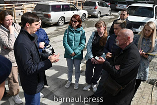 В Барнауле состоялось выездное совещание по завершению II этапа строительства многоквартирного дома по ул. Петра Сухова, 34