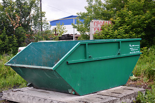 Более ста мусорных контейнеров обновили в центре Барнаула