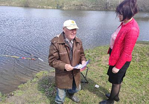 Специалисты Власихинской сельской администрации продолжают рейды на водоем