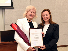 В администрации Барнаула наградили семьи участников специальной военной операции и волонтеров