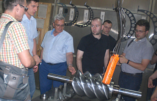 Для участников Клуба молодых инженеров провели встречу на заводе механических прессов