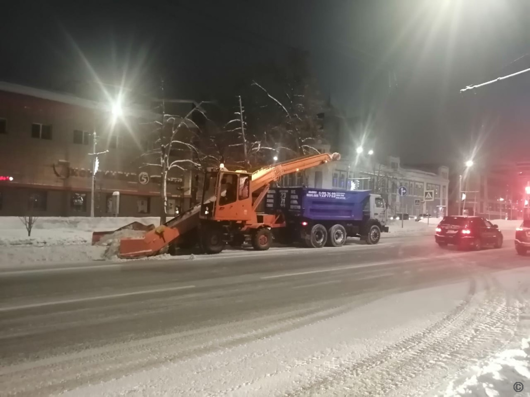 В Барнауле дорожные службы продолжают работать в усиленном режиме |  07.01.2023 | Барнаул - БезФормата