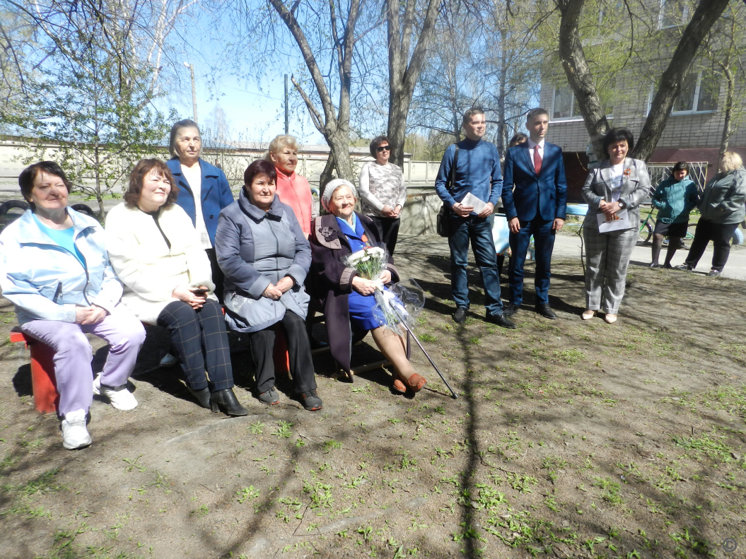 В Ленинском районе и его пригороде проходят адресные поздравления ветеранов  | 08.05.2024 | Барнаул - БезФормата