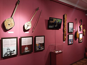 В Барнауле работает выставка музыкальных инструментов народов Алтая