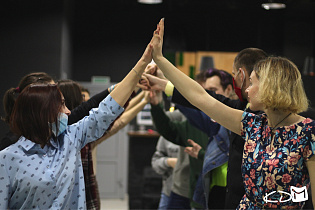 Волонтёры дружбы провели в Барнауле мастер-класс по играм и танцам народов России 