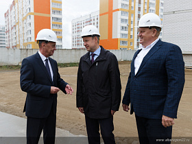 Губернатор Виктор Томенко поручил оперативно достроить детский сад в новом квартале Барнаула