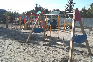 По проекту поддержки местных инициатив в барнаульском поселке Пригородный  обустроили детскую площадку