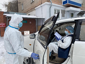 В Барнауле медицинским работникам предоставили дополнительный транспорт для выезда к пациентам 