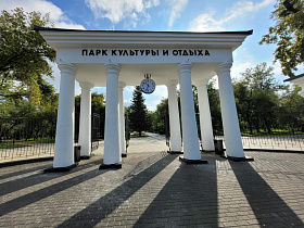 В Барнауле завершено комплексное благоустройство парка «Изумрудный»