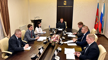 Глава города Вячеслав Франк провел оперативное аппаратное совещание