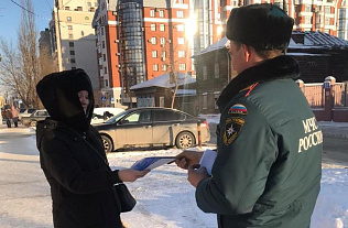 Жителям Барнаула рассказывают о соблюдении правил пожарной безопасности