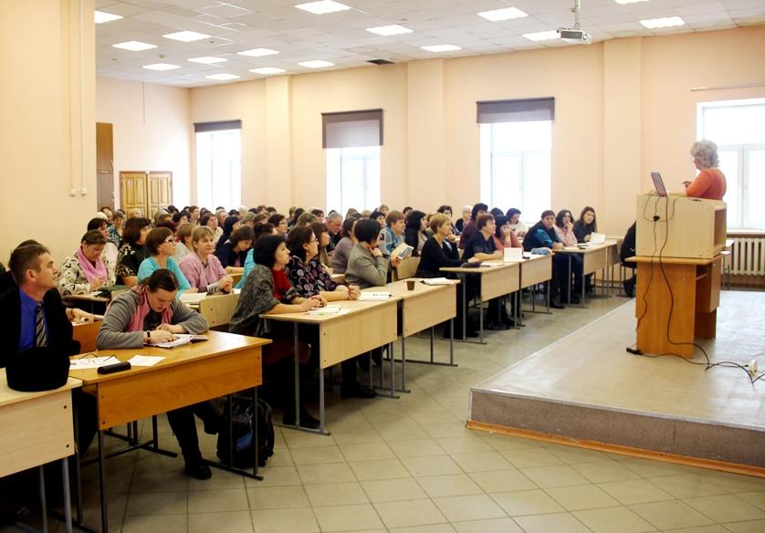 Около 600 учителей школ края стали участниками Единого методического дня в Барнауле