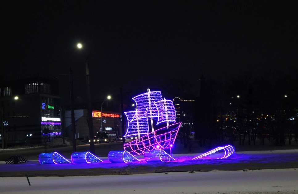 Сказочные световые композиции в Ростовском парке революции, удивляющие своим магическим сиянием