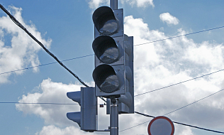 В Барнауле временно отключен светофор на пересечении улиц Попова и Антона Петрова