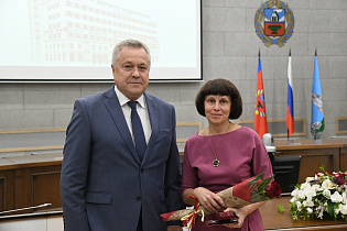 Медицинских работников Барнаула наградили в преддверии профессионального праздника