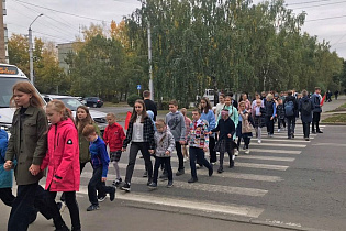 Барнаульские школьники повторяют правила дорожного движения в рамках месячника безопасности