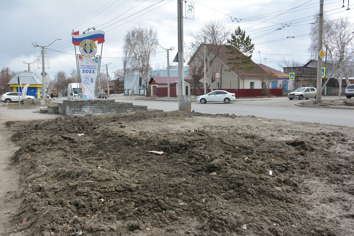 В Ленинском районе Барнаула ведут работу по восстановлению благоустройства  после проведения земляных работ БАРНАУЛ :: Официальный сайт города