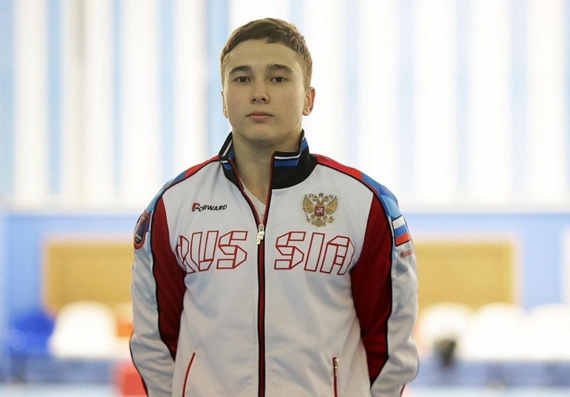 Барнаульский гимнаст Денис Юров выиграл командное золото и три личных медали на международном турнире 