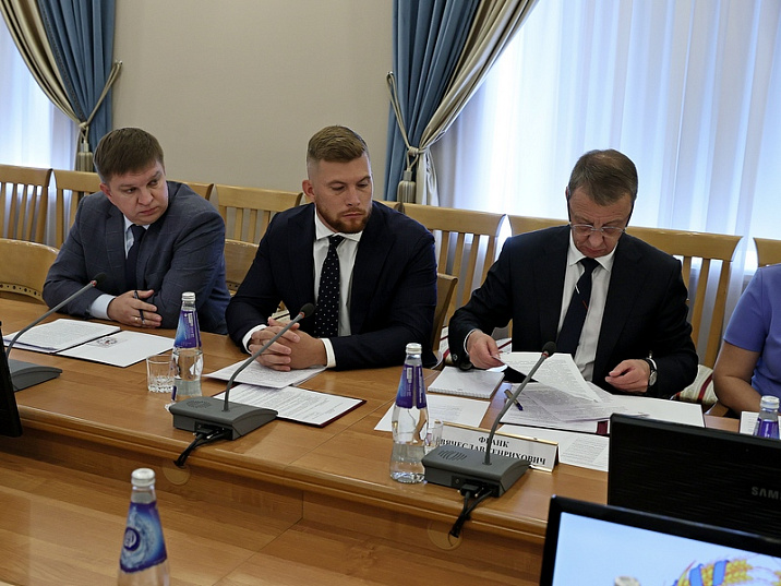 Вячеслав Франк принял участие в заседание комиссии по координации работы по противодействию коррупции в Алтайском крае