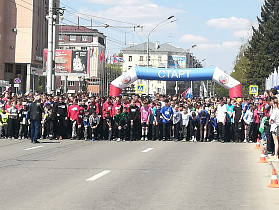 Краевой легкоатлетический пробег «Кольцо Победы»  стартовал на площади Советов в Барнауле 