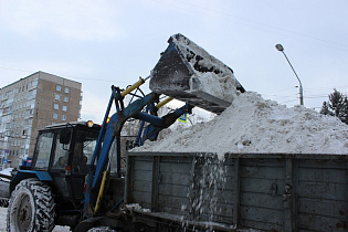 На дорогах Барнаула работает 88 единиц снегоуборочной техники 