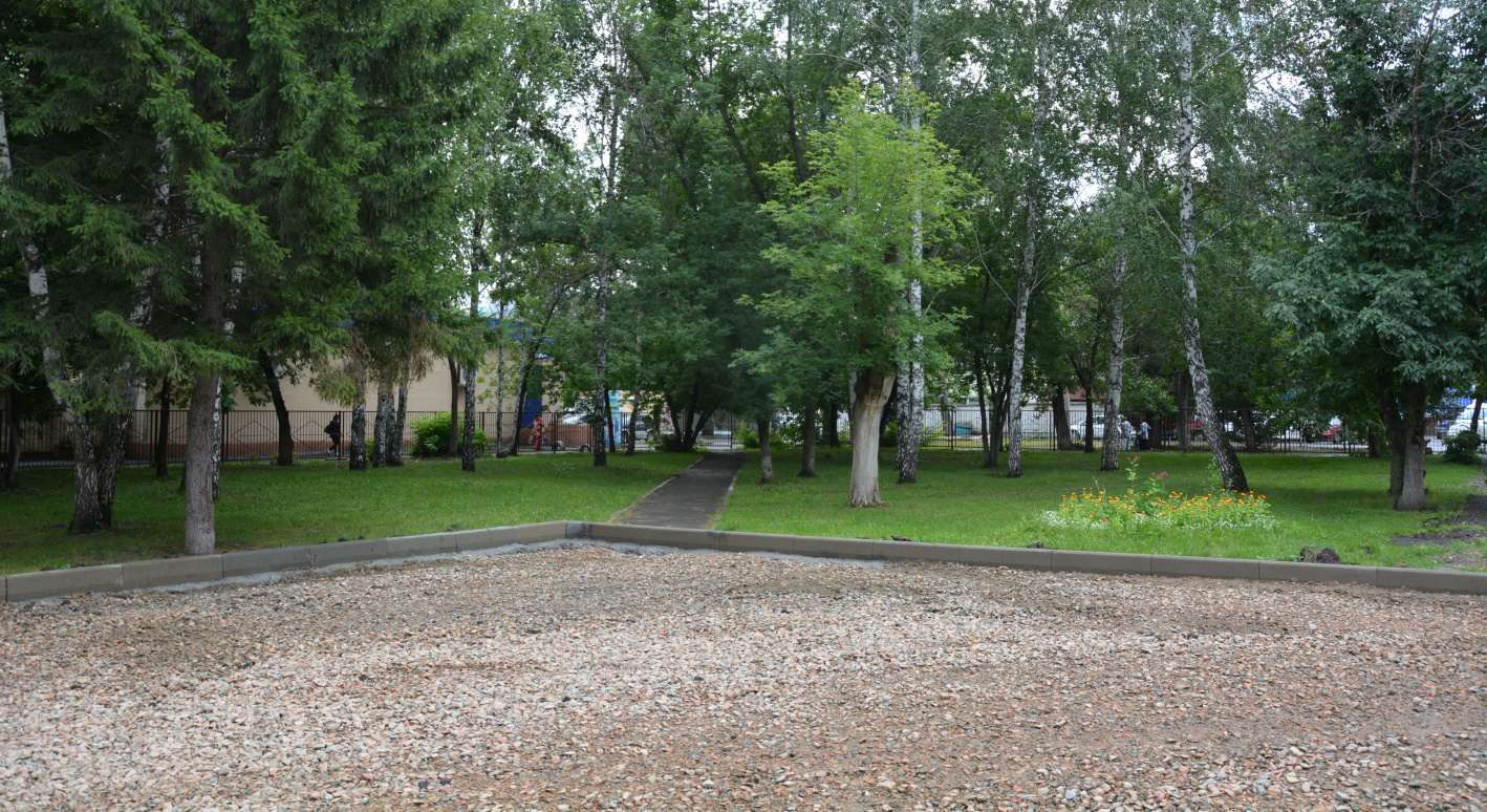 Городские проекты: завершается комплексное благоустройство территории школы № 102