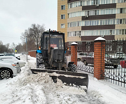 Дорожная служба проводит очистку улично-дорожной сети города