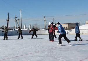 11 спортивных площадок будут работать в декабре по проекту «Зимний дворовый инструктор» в Барнауле