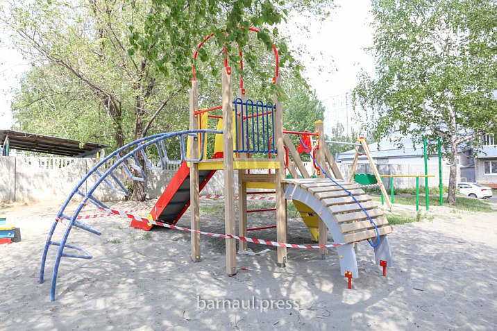 В Барнауле жители совместно с депутатами контролируют ремонт дворов по нацпроекту «Жилье и городская среда»