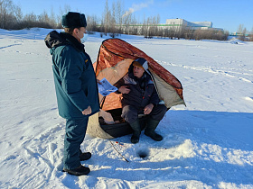 «Безопасный лед»: барнаульцам напоминают, как вести себя на зимних водоемах