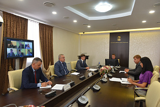 Глава города Вячеслав Франк провел оперативное аппаратное совещание