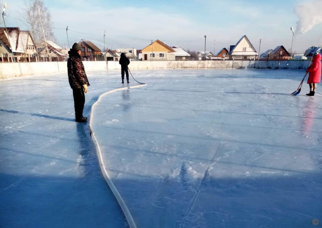 В пригородных поселках Индустриального района работают три катка БАРНАУЛ ::  Официальный сайт города