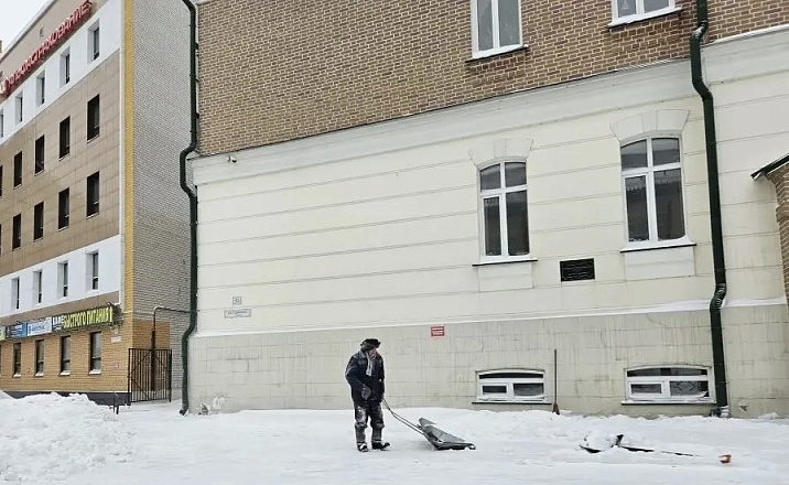 В Центральном районе усилен контроль за уборкой снега объектах потребительского рынка