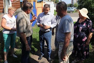 С барнаульцами обсудили ремонт тротуара по ул.Советской Армии