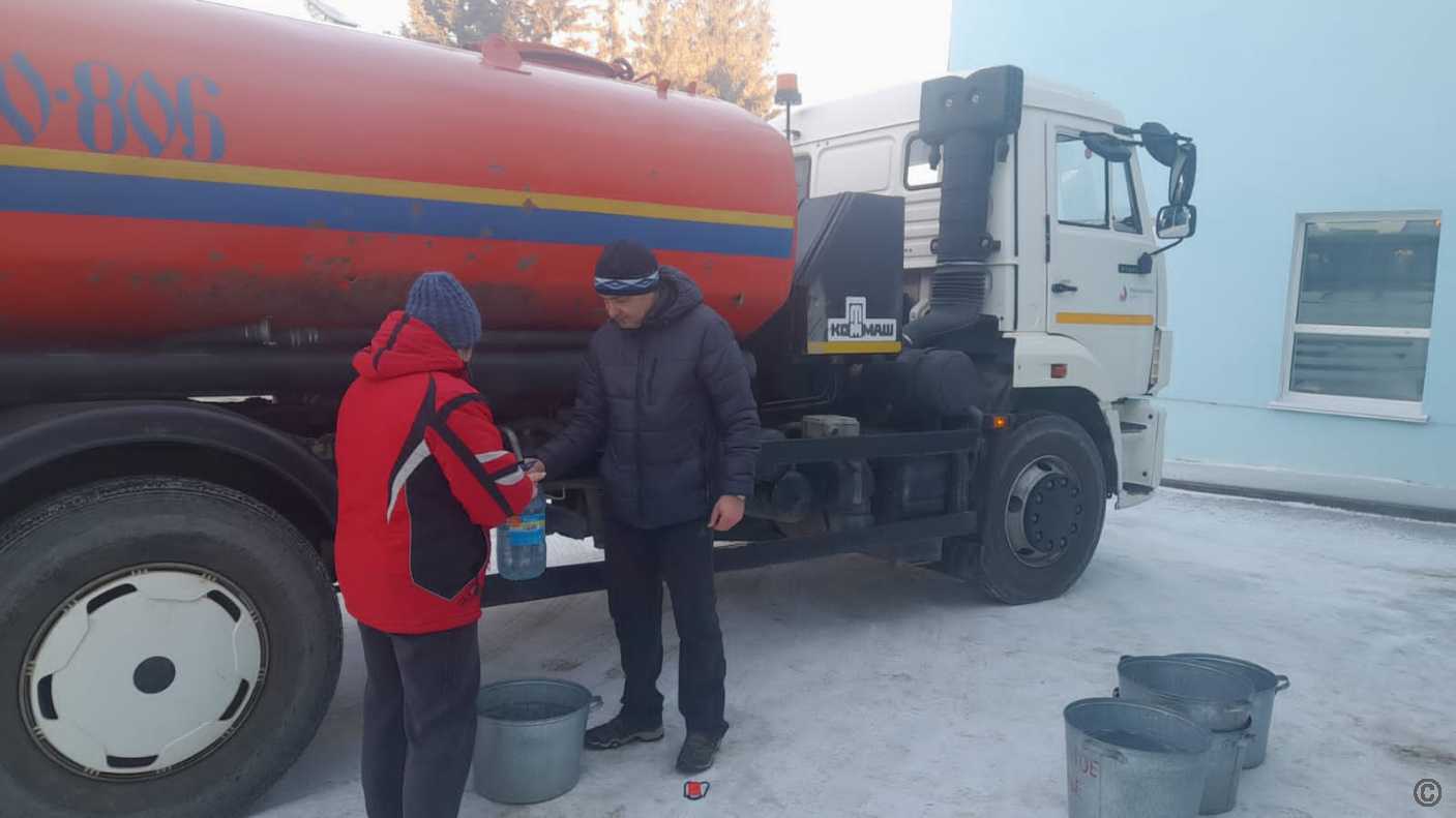 Барнаульский водоканал устраняет повреждение на улице Аванесова БАРНАУЛ ::  Официальный сайт города