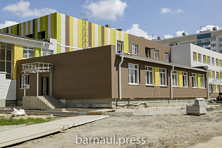 Вячеслав Франк провел совещание по вопросу строительства школы в квартале 2011